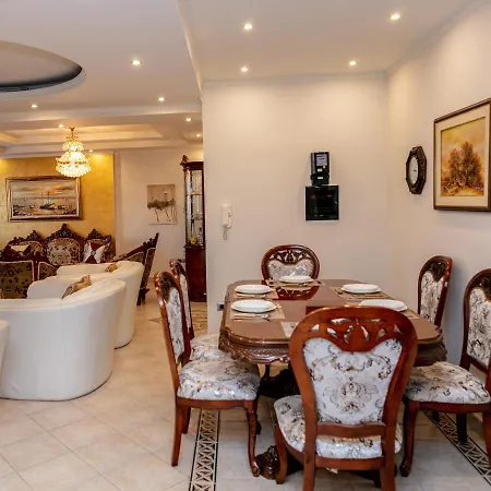 Spacious Paradise - 3br In The Heart Of Apartment